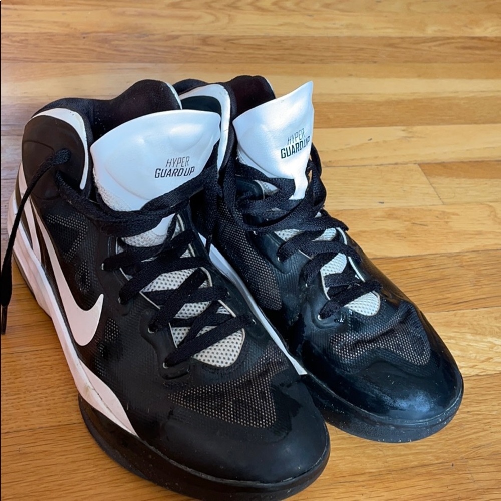 Nike black basketball shoes
